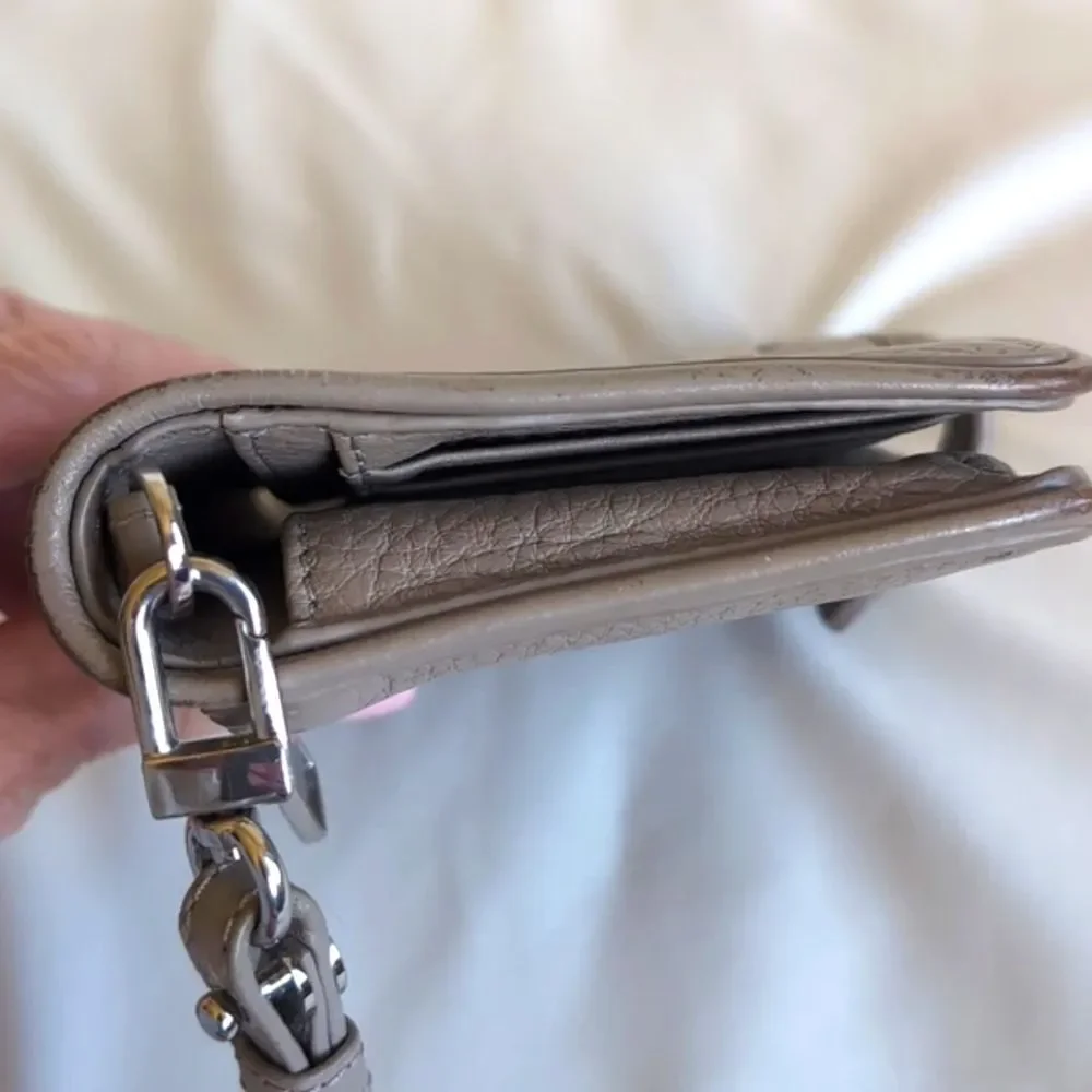 Tory Burch Britten Smartphone Bi-Fold Leather Wallet/Wristlet🩶Gray